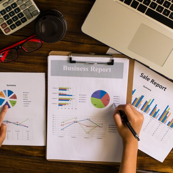 Working on a desk numerical analysis, financial accounting. Graphing Calculator